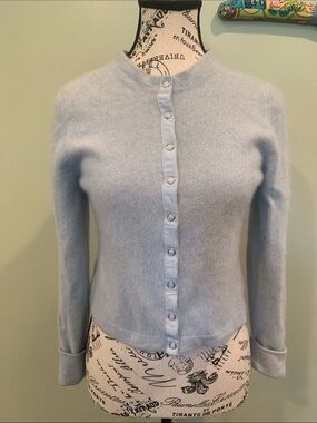 100% Cashmere Approx. Women’s XS / Small Baby Blue Snap Front Cardigan Sweater